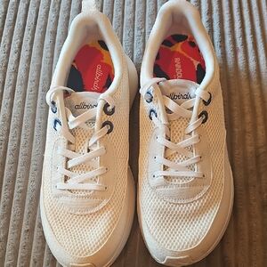 Allbirds Courie durable mesh upper and a cushioned SweetFoam M10